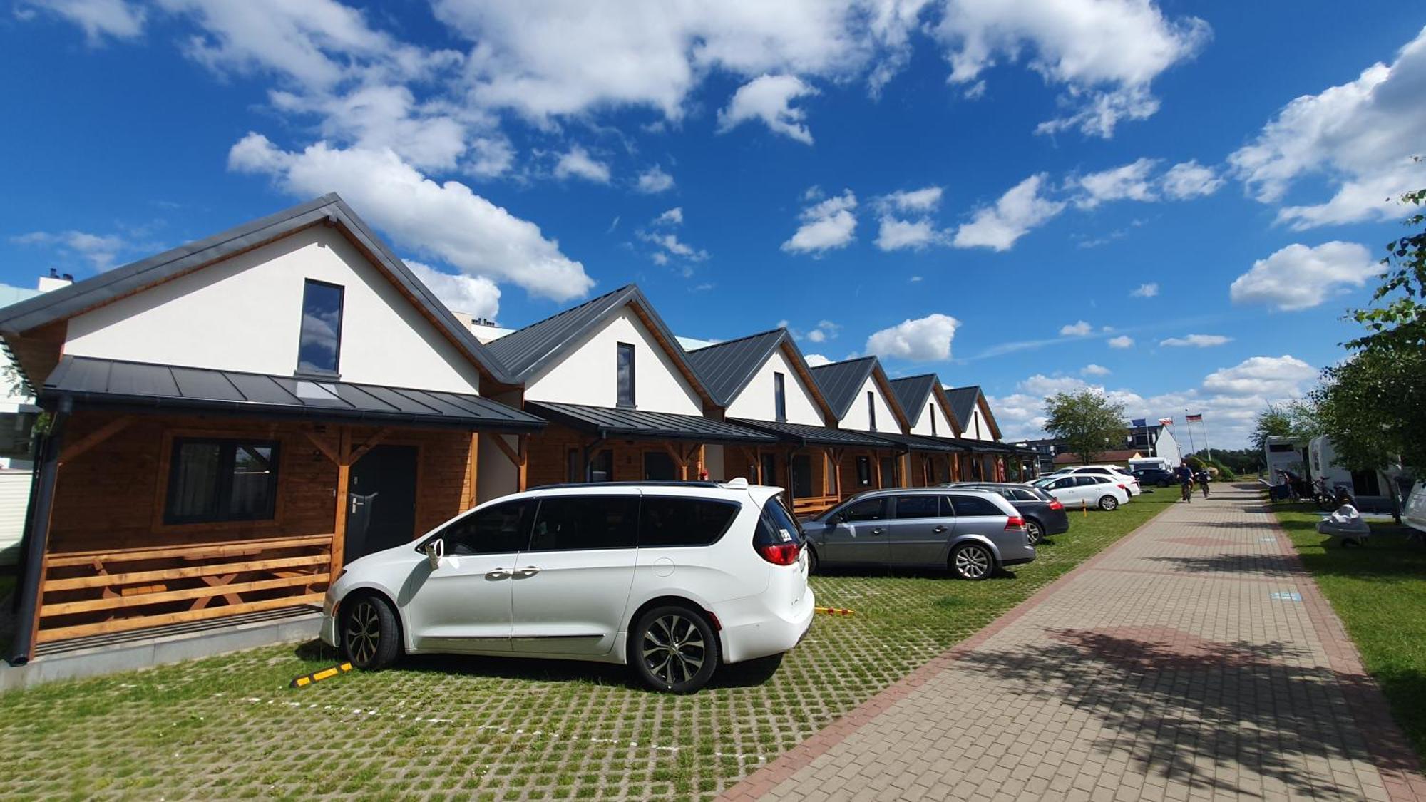 Camping Klif-Nowe Klimatyzowane Domki, 400M Od Centrum Rewala, 30M Od Morza トシェンサチ エクステリア 写真