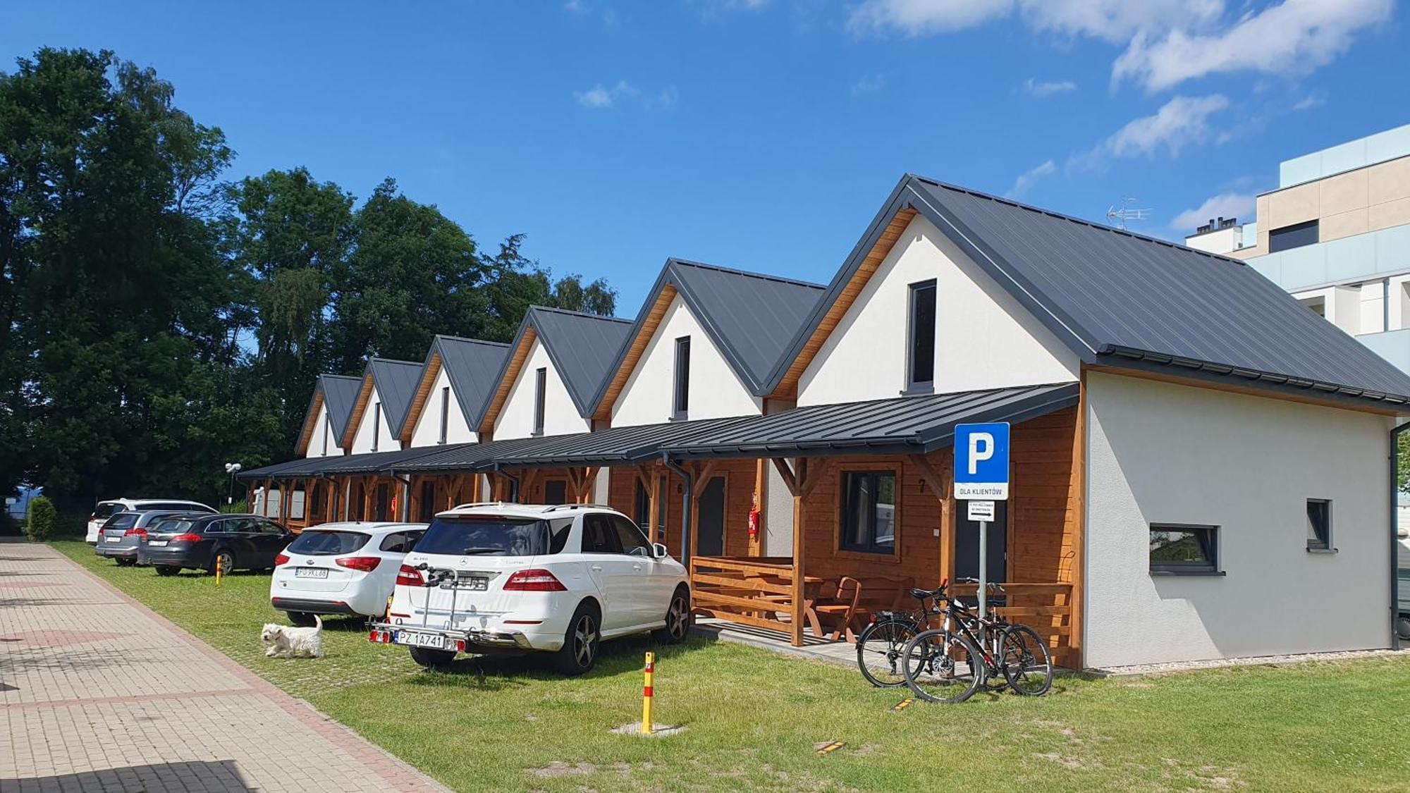 Camping Klif-Nowe Klimatyzowane Domki, 400M Od Centrum Rewala, 30M Od Morza トシェンサチ エクステリア 写真